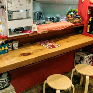 3名様までご利用可能なカウンター席をご用意しております。お一人様でもお楽しみいただけます。