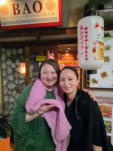 11周年

昨日は本当に幸せな一日でした。🥰

長い間ずっと応援してくださっている方、最近ご縁をいただいた方、そして大切な仲間たち。

気がつけば、それぞれのグループで集まってくださり、店のあちこちで笑顔があふれていました。

開店して11年。
楽しいことも大変なこともたくさんありましたが、こうして皆さんと同じ時間を過ごせることが何よりの宝物です。😍

料理を通して出会えたご縁に、心から感謝しています。💕

昨日お越しくださった皆さま、本当にありがとうございました。😘

そして来られなかった皆さまも、いつも温かく見守ってくださりありがとうございます。

12年目も、変わらず美味しい羊料理と笑顔でお待ちしています。❤️
　
吉峯さん陽子ちゃん仲間集めお疲れ様でした💕