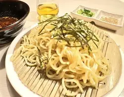 旨味たっぷりジンギスカンのタレで食べる　〆のざるラーメン