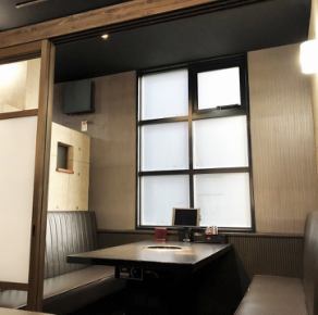 扉を閉めれば個室席に♪洗礼された内装が心を落ち着けてくれる、特別なシーンでのご利用におススメのお席です◎