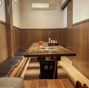 足をゆったり伸ばして使える掘りごたつ席です♪個室になっているので、家の中にいるような感覚でお食事をお愉しみいいただけます!