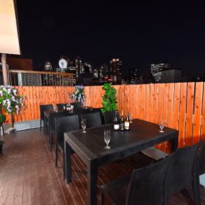 夜は雰囲気も良いので女子会やデートにも最適！詳細は「青空と夜景のBBQビアガーデン 新大久保Terrace」までお気軽にお問い合わせください！
