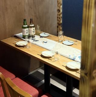 ゆったりとおくつろぎ頂きながら、プライベートな空間を保ちつつ、おいしいお食事を楽しめるので、一度足をお運びください。扉付き個室も完備ので-【完全個室×食べ放題×飲み放題】九州料理　さつま鶏屋-　へ美味しい料理と共に素敵なひとときを。