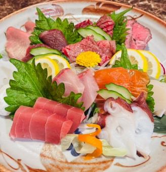 Assortment of 10 kinds of meat and fish sashimi