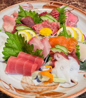 Assortment of 10 kinds of meat and fish sashimi