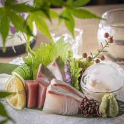 お造り盛合せ(五種二カン)