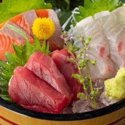 Three kinds of raw fish sashimi