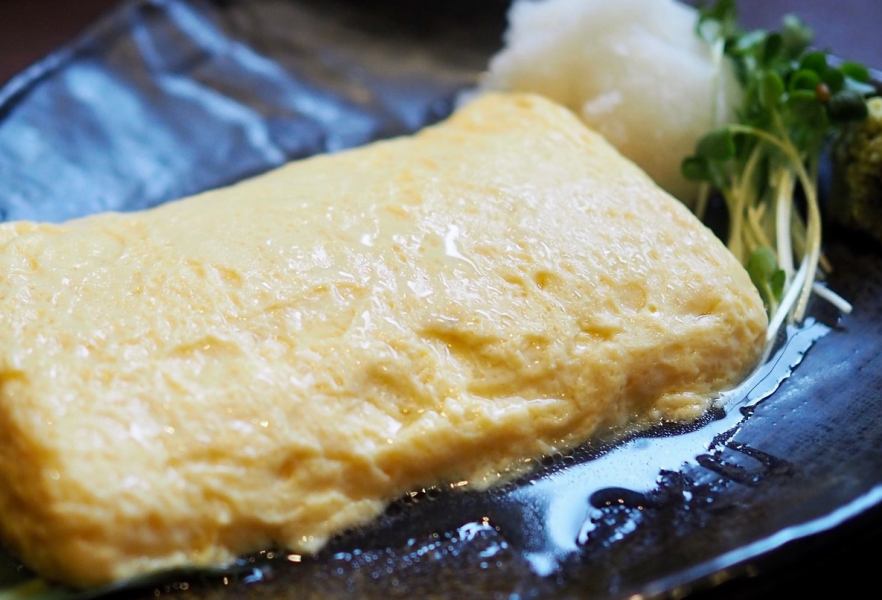 【居酒屋CoCo菜单上的人气商品No.1】非常柔软的鱼汤卷鸡蛋450日元（不含税）/我们以柔软蓬松的质地感到自豪♪