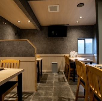 テーブルフロアの貸切は14～18名様までご利用いただけます。２Ｈ飲み放題コース4000円（税込）～ご用意しております。ぜひご予約ください！