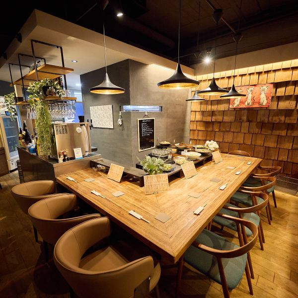 【上本町駅徒歩5分の隠れ家居酒屋】世代を超えて愛される、温かい雰囲気が自慢のお店です。仕事帰りにふらっと立ち寄って一杯飲みたい時、大切な人とのデート、気の置けない仲間との集まりまで、様々なシーンでご利用いただけます。誰でも気軽に、心地よく過ごせる空間をご用意して、皆様のご来店をお待ちしております♪