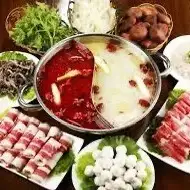 만산 홍의 호화 메뉴와 불 냄비를 얼마든지 즐길 수 있는 음료 무제한 【토일 공휴일 한정】5400엔(부가세 포함)