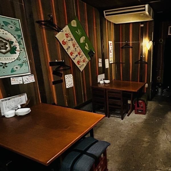 仲間同士の飲み会や、女子会、家族の食事にも使い勝手の良いテーブル席もございます