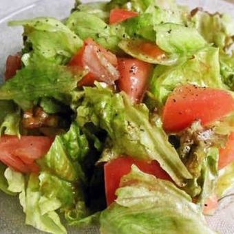◆Onion slices and fresh vegetable salad