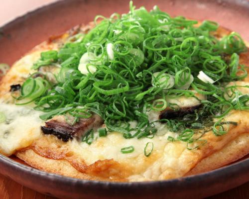 Japanese-style pizza with plenty of Kujo green onions