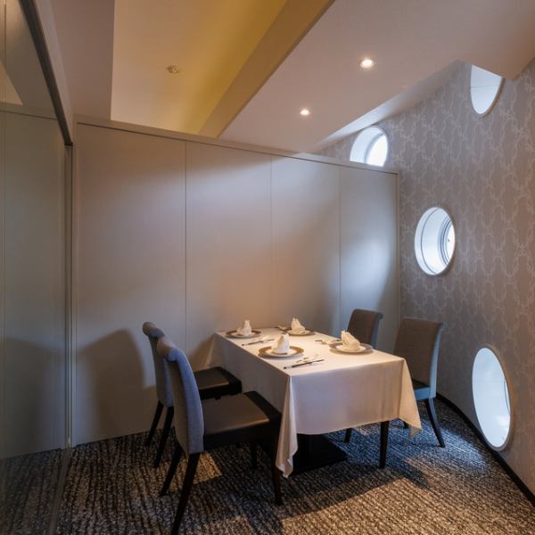 お客様の様々なシーンに合わせて、2名様用から最大18名様までご利用いただける完全個室を7部屋ご用意しております◎ご接待やご会食、ご宴会はもちろん、ご両家の顔合わせや大切な記念日にも最適です。周りを気にせず、ワンランク上の洗練された空間で、ゆったりとプライベートな時間をお過ごしください!