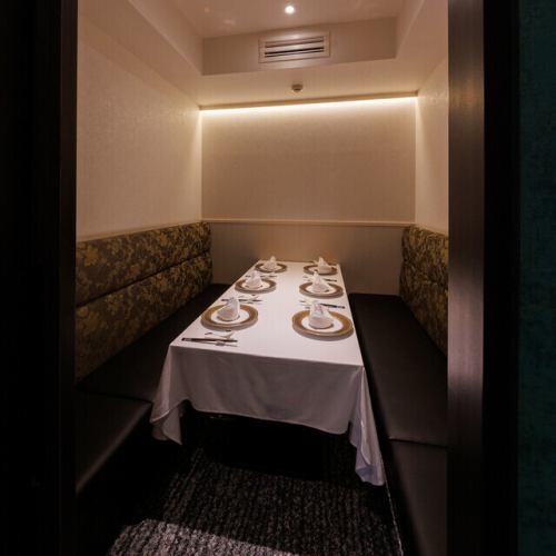 ご家族やご親族のお顔合わせ、会食に最適な広々とした6名様個室。ゆったりと美味しい料理を囲んで、楽しい時間をお過ごしください！