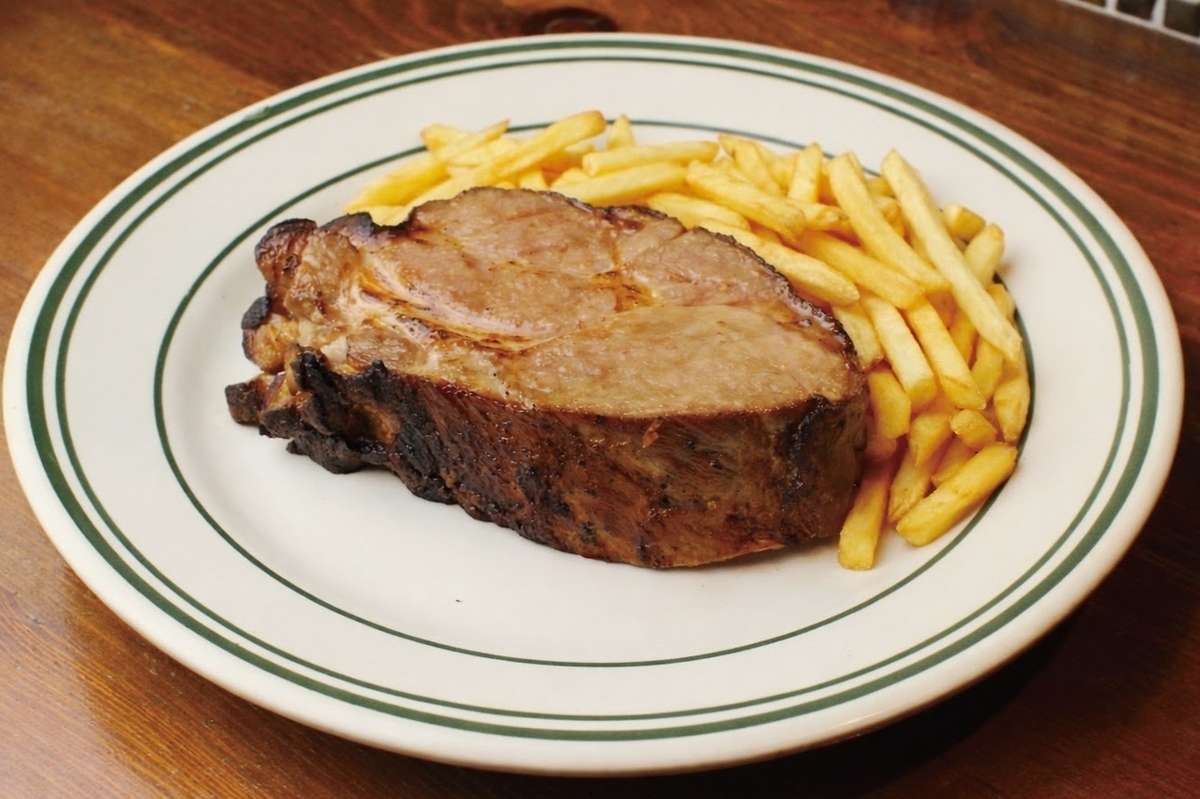 飲み放題付きのポークステーキセットをご用意しております◎