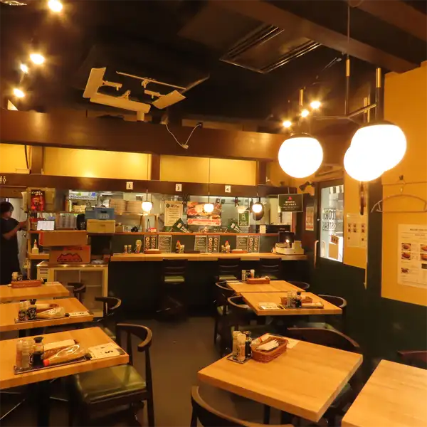 【各種宴会にも◎】店内には全20席をご用意。居心地の良い空間でお食事をしながら、ワイワイ宴会をお楽しみいただけます!圧倒的ボリュームのシェアステーキと種類豊富なフリーフロー(飲み放題)で、思い出に残るパーティーになること間違いなし。歓送迎会や打ち上げなど、様々なシーンでぜひ当店をご活用ください。