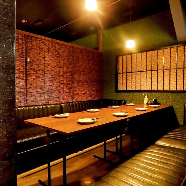 【個室席を各種ご用意】個室席は2名様～最大で40名様までご利用可能！落ち着いた雰囲気でゆったりとした時間をお過ごし下さい♪お席はカウンターでお一人様でご来店していただいても大歓迎です。ご友人や会社の同僚との飲み会にも最適な空間となっております。