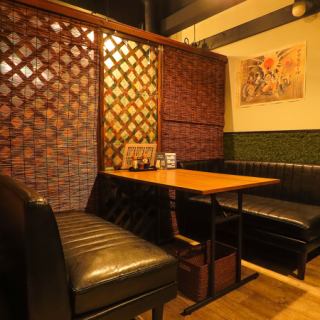 個室テーブル席。席の結合可能です。