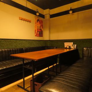 個室テーブル席。席の結合可能です。