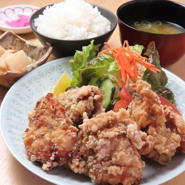 「唐揚げ定食」ボリューム満点！ジューシーな唐揚で大満足間違いなし◎