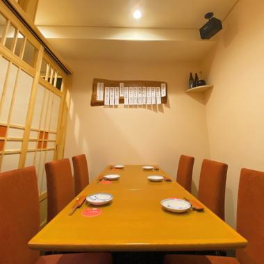 A private room that can seat up to 6 people has been added to the store and terrace.Meetings, company errands, and important people.There is only one private room in the store, so make a reservation early!