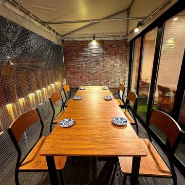 You can enjoy the feeling of being in a beer garden in the middle of the city.The seating can accommodate up to 7 people, so you can rent it out for a group of friends. Enjoy the warmth of the tent, which protects you from rain and wind, and is fully equipped with a heater!