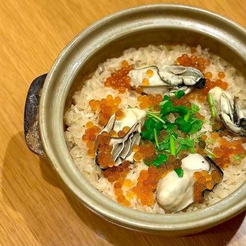 【季節もの】牡蠣とイクラの土鍋飯