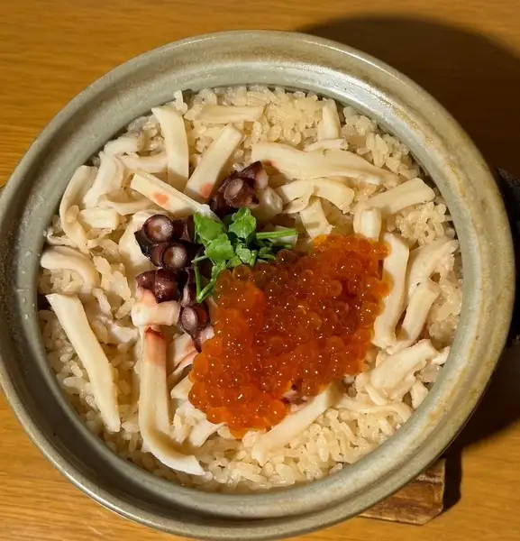 【季節もの】タコとイクラの土鍋飯