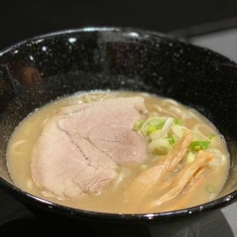 【極濃厚三種の鶏白湯ラーメン 】 ラーメンコース 2500円(税込)