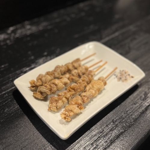 【居酒屋としてのご利用も◎】鶏皮串(塩/タレ)