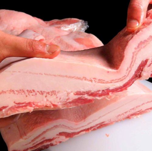 1ヶ月25kg出る人気の豚バラ。冷凍物は一切使用なし