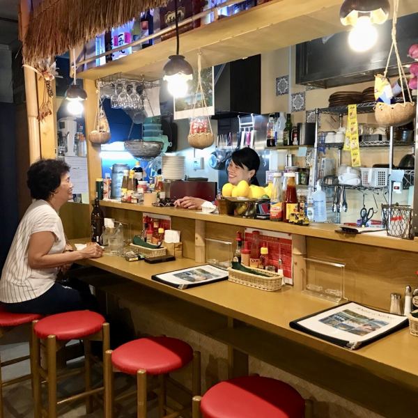 Counter seats also available, so please feel free to come and see us again ♪ Please enjoy the conversation with the shop ♪