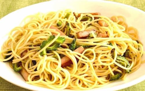 Ampalaya spaghetti（苦瓜和垃圾邮件意大利面）