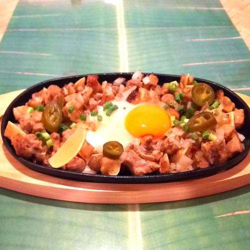 Shizurin Sisig（大蒜黃油炒豬耳）