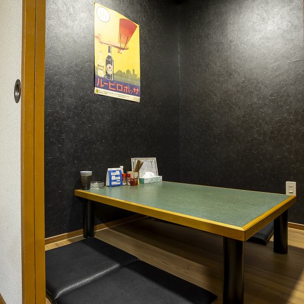 3名様からご利用いただける個室をご用意。完全完全プライベート空間4組様のご宴会にぴったりな掘りごたつ席は、会社のご接待やご会食などにも最適です。ご家族やご友人と是非ご来店ください。