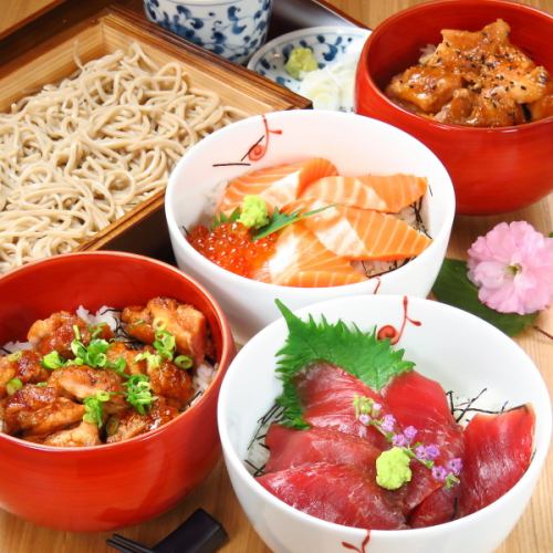 A variety of rice bowls carefully selected by the owner!
