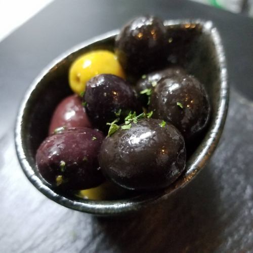 3 kinds of olives