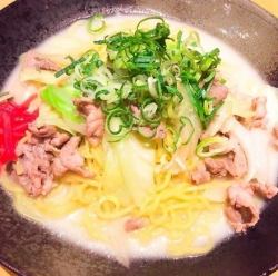 豬骨烤拉麵/醬油烤拉麵各一個