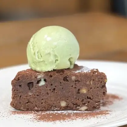 チョコブラウニーとピスタチオアイス