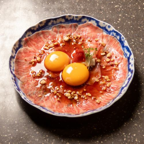 〈名物〉飲める中山下ユッケ