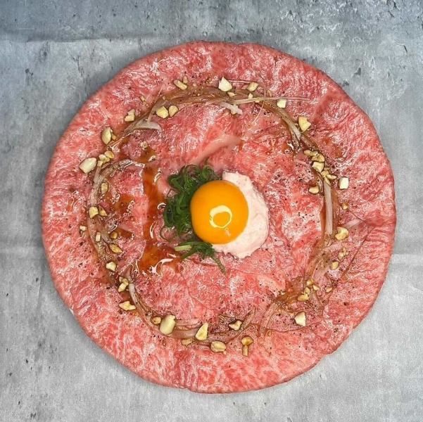 圧倒的なビジュアル！新鮮ならではの味わい「中山下ユッケ」