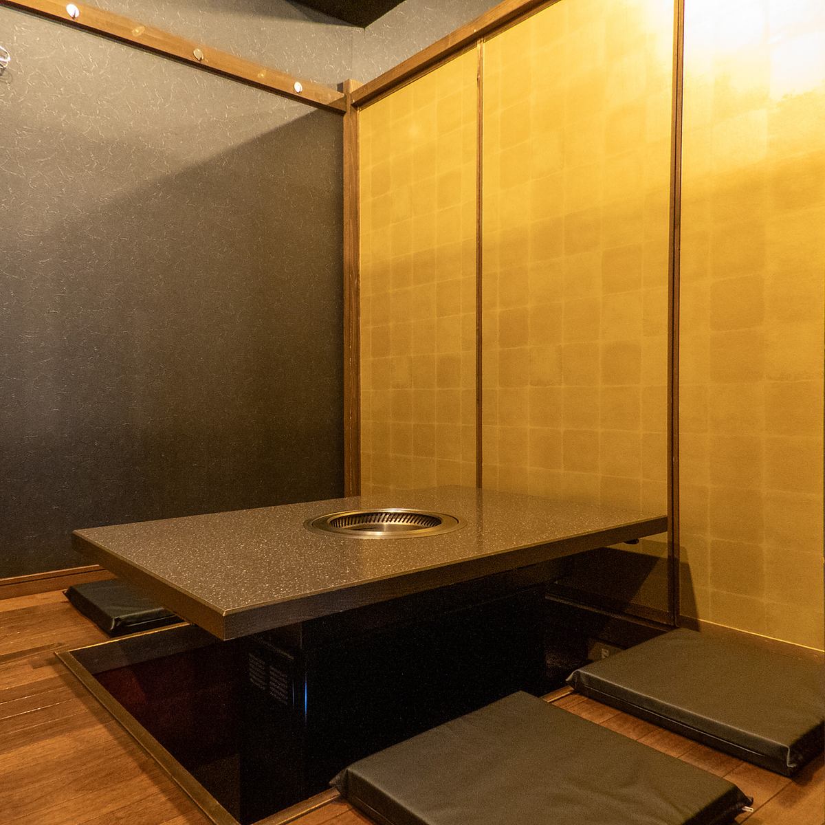 完全個室のプライベート空間で、4名様でゆったりお食事をご堪能