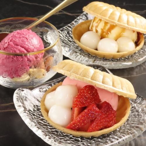 There are plenty of sweet treats, including ice cream♪