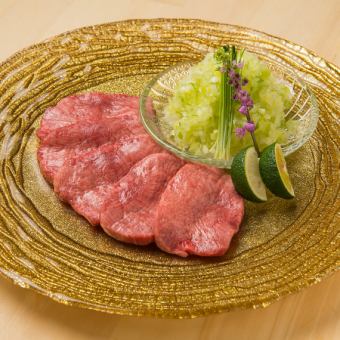 [Only available after 10 PM] Choose one dish from the following: Tongue with Green Onion and Salt, Hanging Sagari, or Regular Kalbi, all at half price! [Limited to one dish per group]