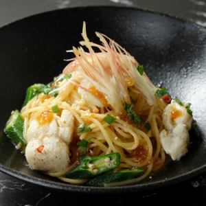 軽く炙った鱧とオクラ、香味野菜のスパゲティ