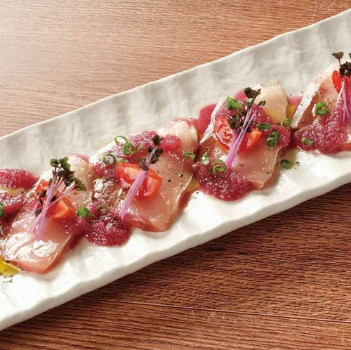 ブリのカルパッチョ 赤キャベツとリンゴのソース