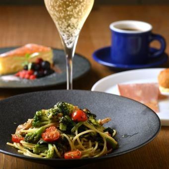 【Essencerコース】ウェルカムドリンク/前菜盛合せ/デザート/カフェ付