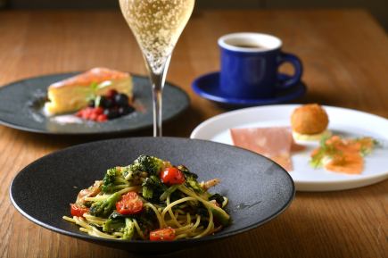 【Essence 애니버서리 코스】 웰컴 드링크/전채 모듬/디저트 플레이트/카페 첨부